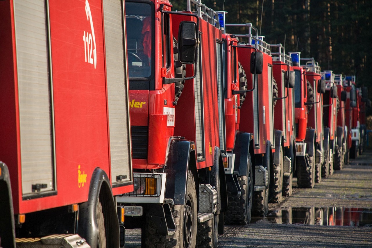 fire fighters, fire, forest fire, fire service, truck, vice, trucks, fire truck, tank pumper, voluntarily, professional fire brigade, lausitz, fire fighters, forest fire, forest fire, forest fire, truck, fire truck, fire truck, fire truck, fire truck, fire truck